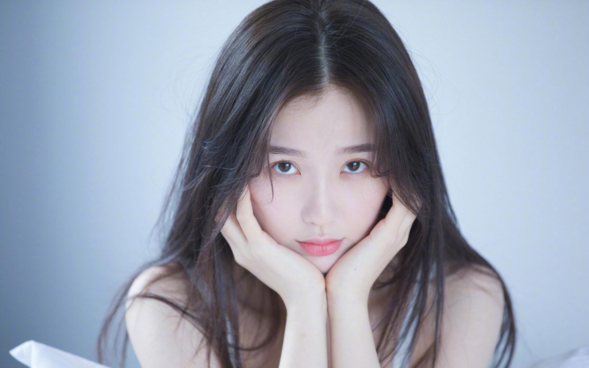亚运拳击赛女将一回合KO晋级，场面震撼全场，亚运会女子拳击