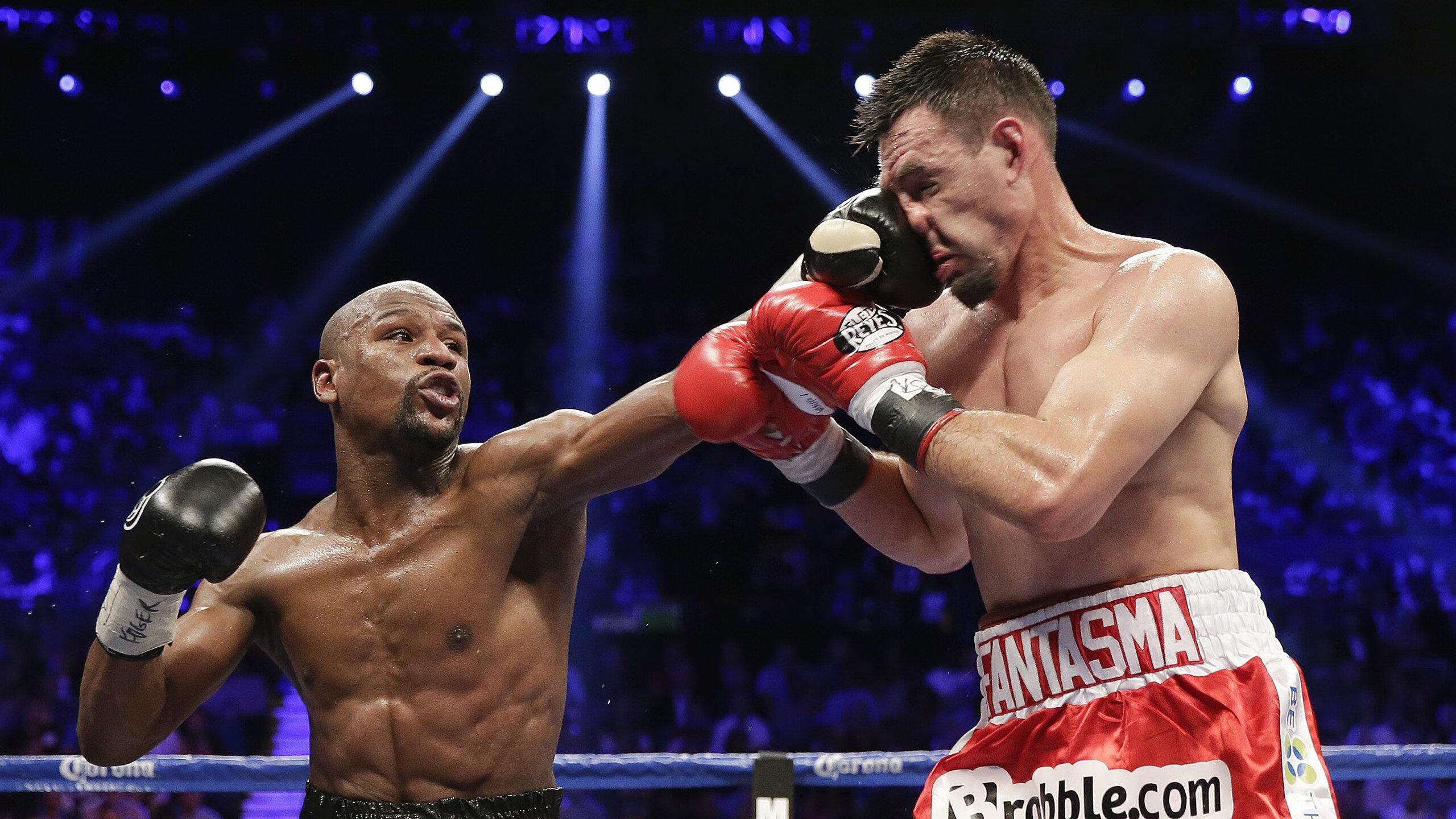 2019年总决赛第4场：库里在第一节就投进连续两个长距离三分，开启“火力模式”