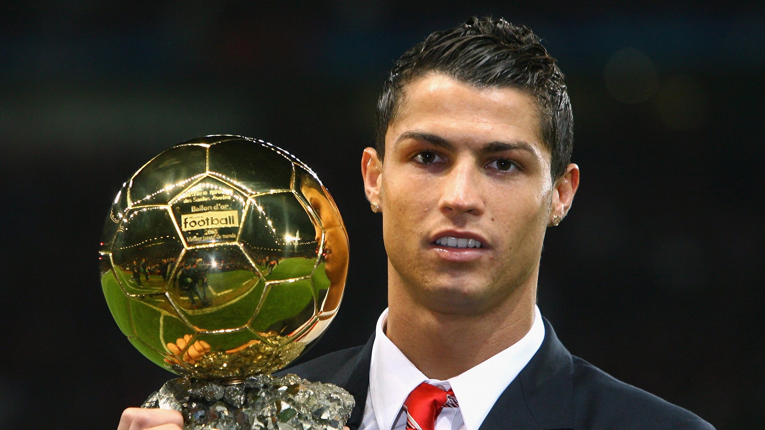 “中国足球新星：从校园到职业舞台的蜕变”，中国足球新人排名