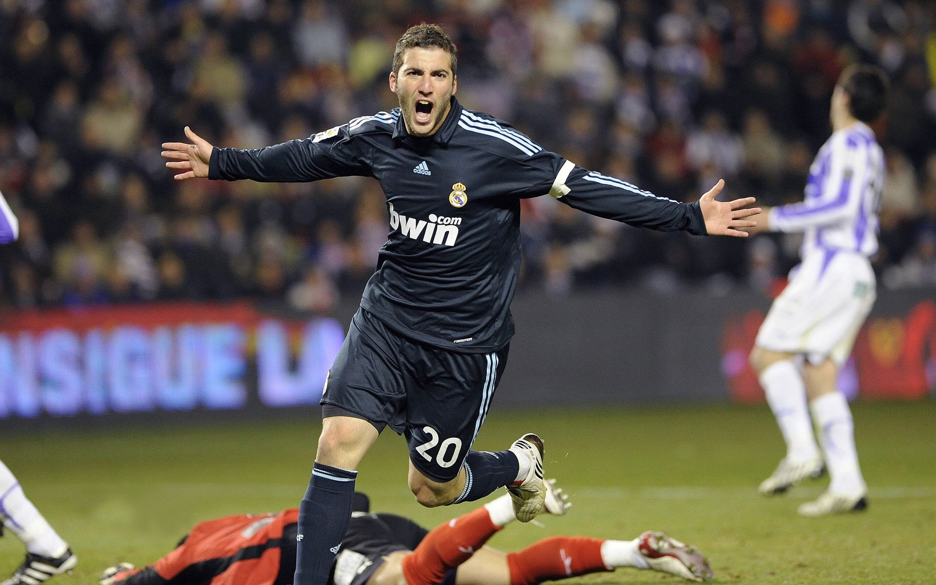 “西甲焦点战：明星对决引爆全场热情”，西甲大牌球星