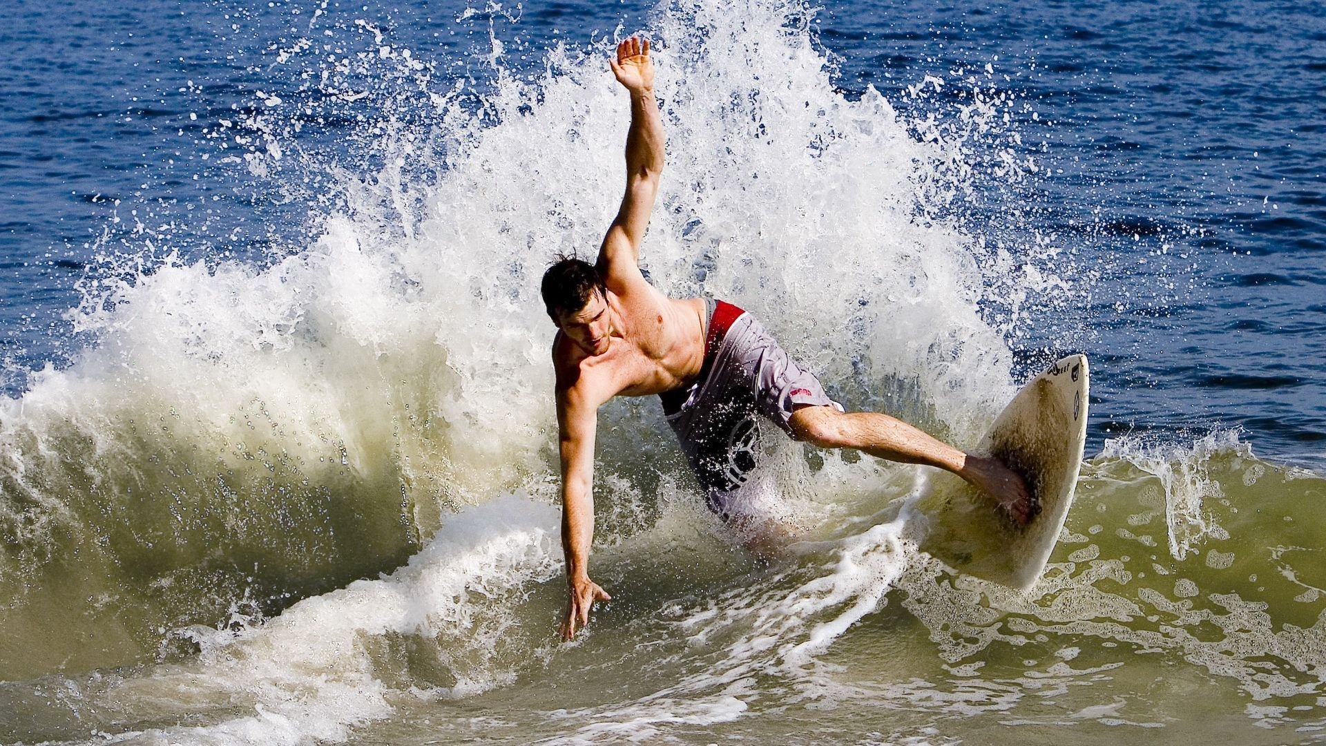 爱游戏体育官方入口-赛场奇迹：逆境中逆转赢得荣耀